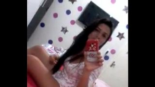 Morena novinha se masturbando pro namorado-Camila de Mendes-RJ filma pelo espelho o seu delírio